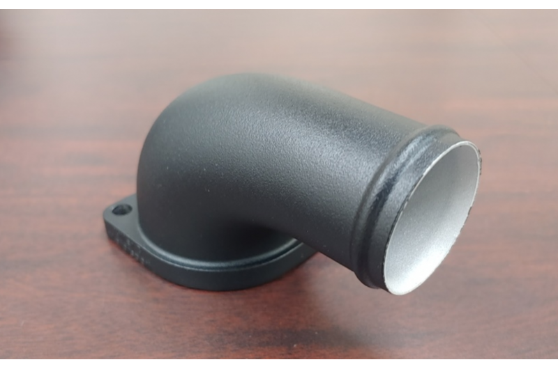 Патрубок водяної помпи Killer B Motorsport High Flow Water Pump Housing EJ Series V2 - Black Powder Coat